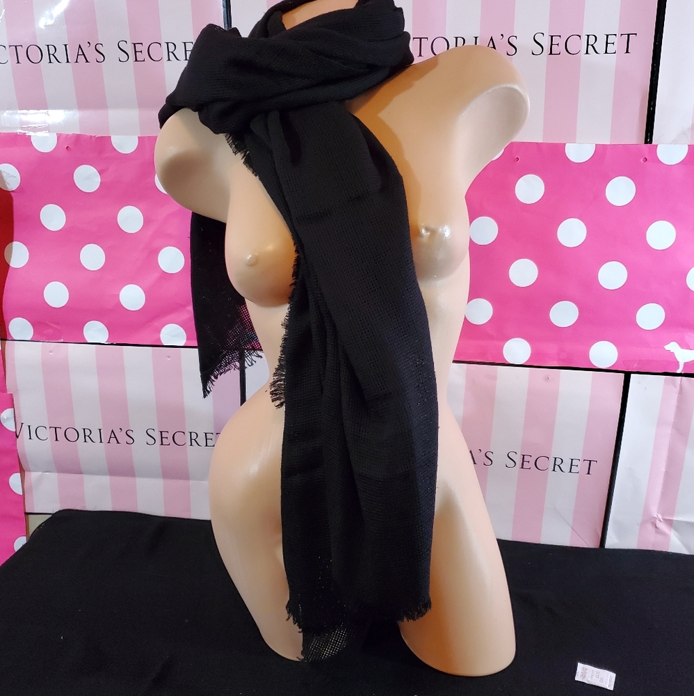 NWT!  VICTORIA'S SECRET WOVEN SCARF